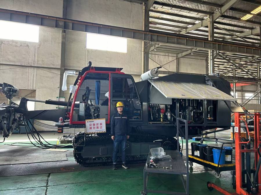 爆破孔车.jpg